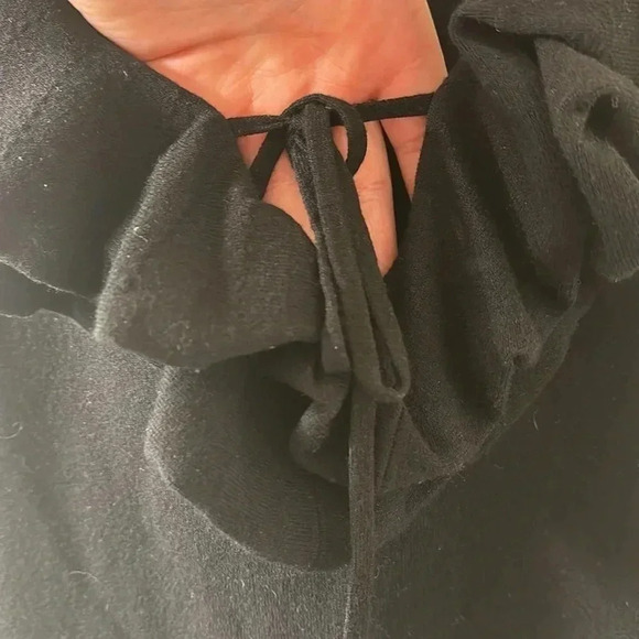 FRAME Ruffle Neck-tie Sleeveless Noir Sleeveless Knit Top - Picture 6 of 7